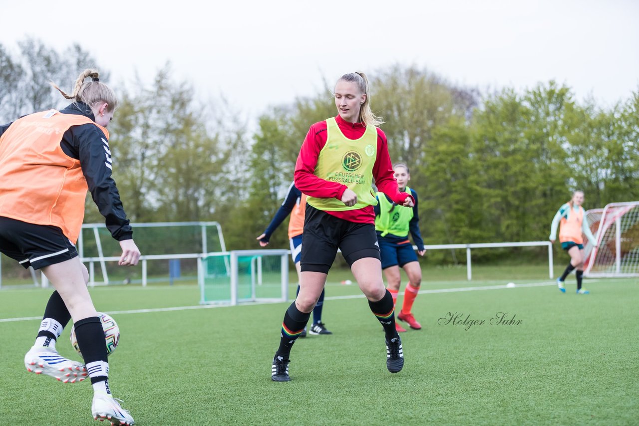 Bild 288 - Co-Trainerin der Frauen Nationalmannschaft Britta Carlson in Wahlstedt